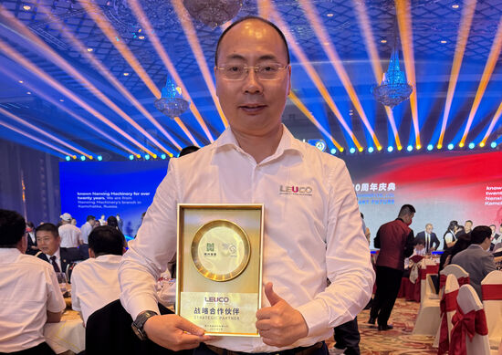 Tony Yuan, Managing Director of LEUCO China, receives the Strategic Partner Award