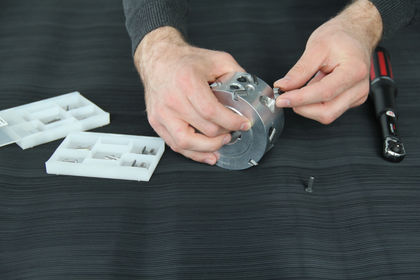 A new feature for the “plus” version is that users themselves can exchange cutting edges. 